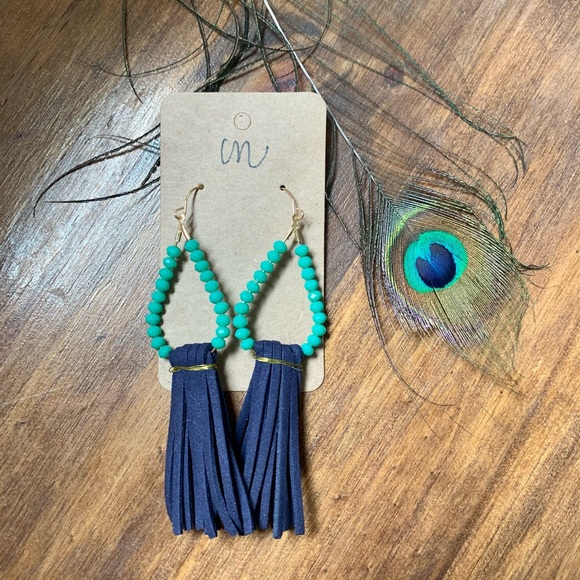 🌾 Artisan Suede Tassel Earrings - Picture 3 of 3